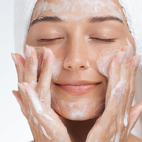 VT Reedle Shot Synergy Cleansing Gel – Korean cleanser with micro-needle tech, available on LOVU.md with fast delivery in Moldova.