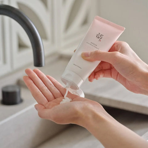 EAUTY OF JOSEON Apricot Blossom – gel exfoliant pentru piele luminoasă. Cumpără K-Beauty Box pe LOVU.md