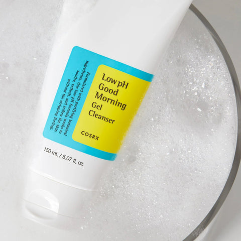 COSRX Low pH Good Morning Cleanser – gel de curățare blând, perfect pentru rutina zilnică. Disponibil pe LOVU.md.